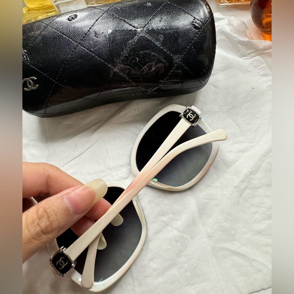 Chanel sunglasses - Picture 5 of 12